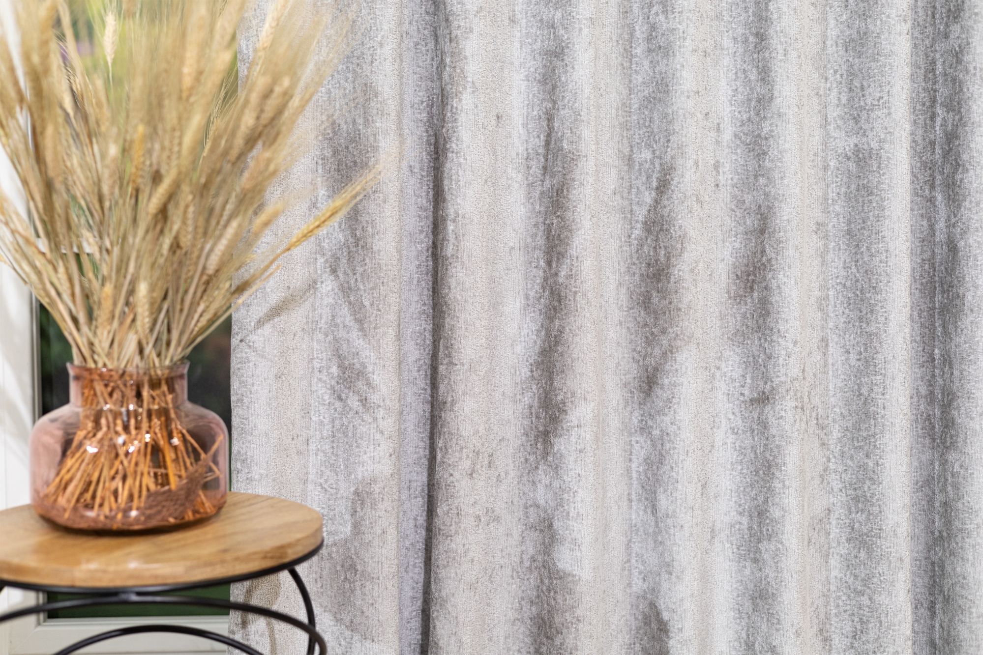 Leon Grey 02 Curtain
