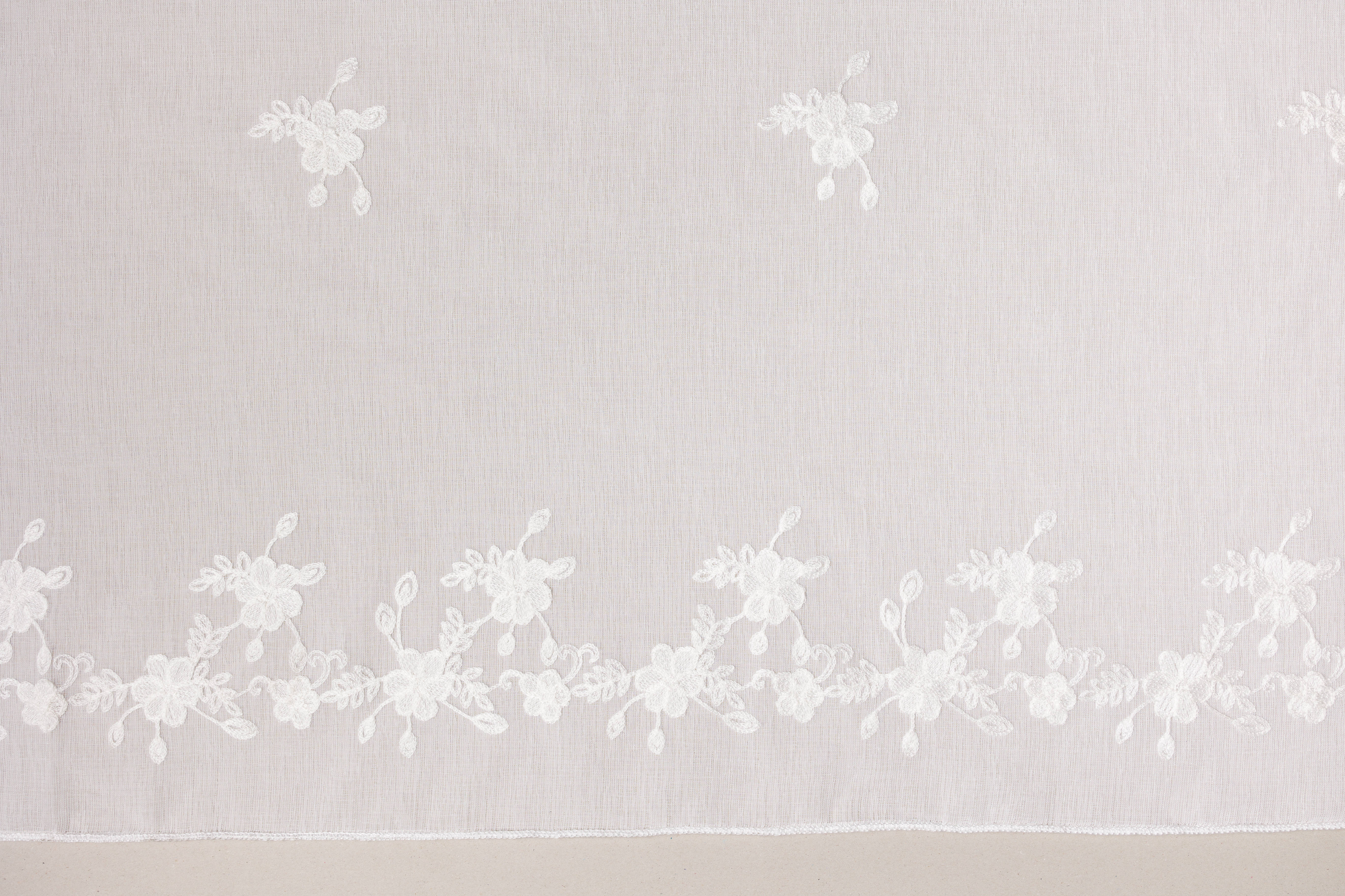 Meda White 01